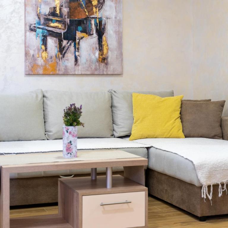 Gondola Experience - One-Bedroom Apartment - 8