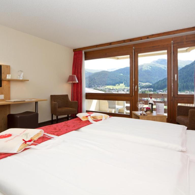 Central Sporthotel Davos - Superior Zimmer West mit Balkon - 11