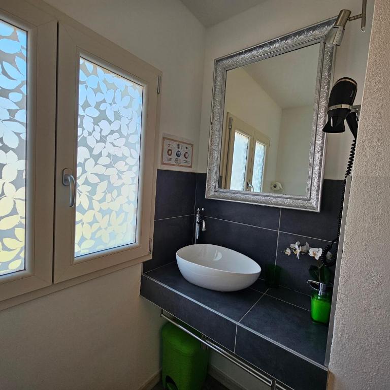 Wagon-lit - Double or Twin Room with Private Bathroom - 10