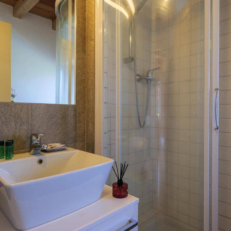 Bellavista II Panorama Ferienwohnung mit Pool OG DG - Appartamento con Vista Lago - 23