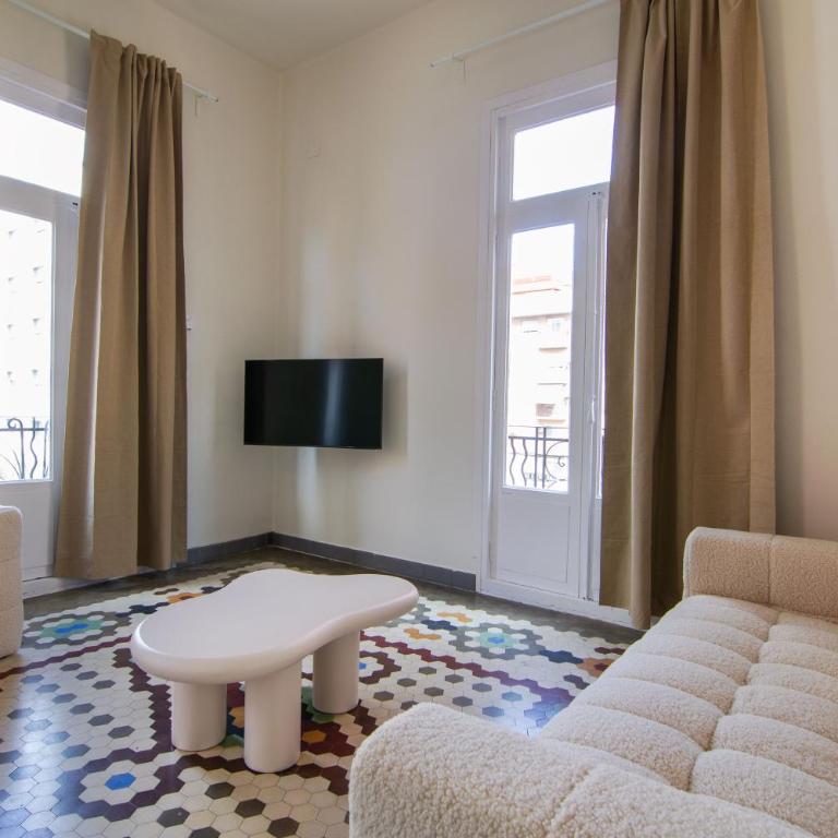 VLC Host - Cubells Apartments - Three-Bedroom Apartment - 12