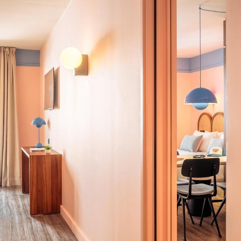 RockyPop Marseille Hôtel - Chambres Communicantes (4 Adultes + 1 Enfant) - 5