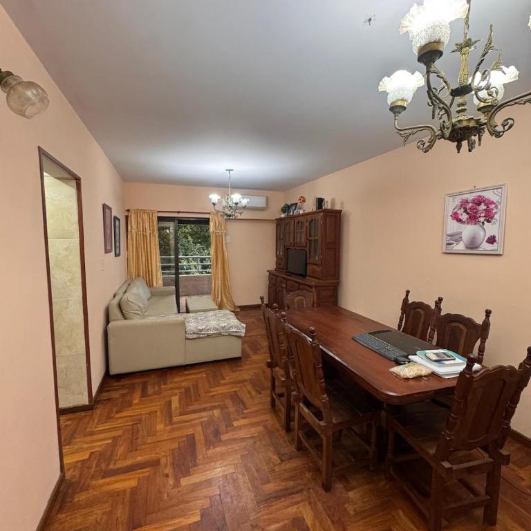 Departamento céntrico con balcón - Apartamento de 3 dormitorios - 1