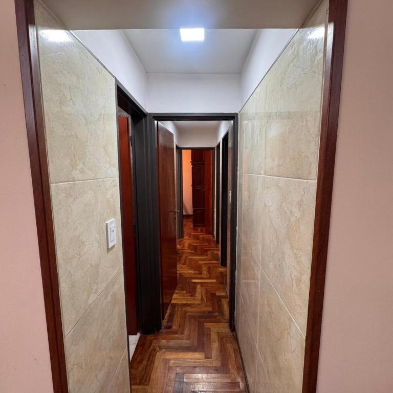 Departamento céntrico con balcón - Apartamento de 3 dormitorios - 8