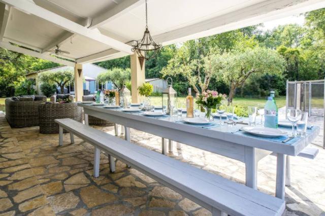 Spacious villa in Tourrettes-sur-Loup with Private Lake access Sleep 16 - Villa - 46