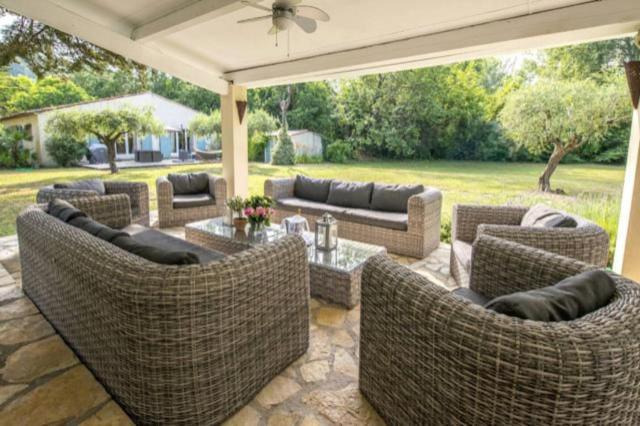 Spacious villa in Tourrettes-sur-Loup with Private Lake access Sleep 16 - Villa - 47