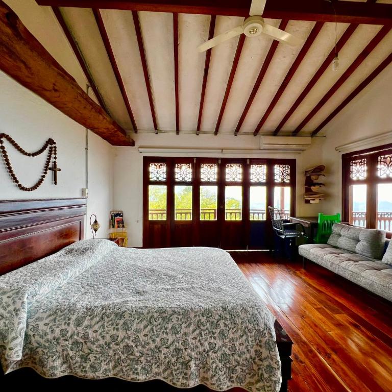 Outstanding FarmHouse jacuzzi & pool near Medellin - Villa - 34