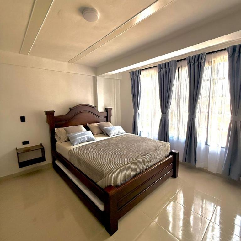 Hotel Casa Bambu - Habitación con cama grande y vistas al jardín - 2