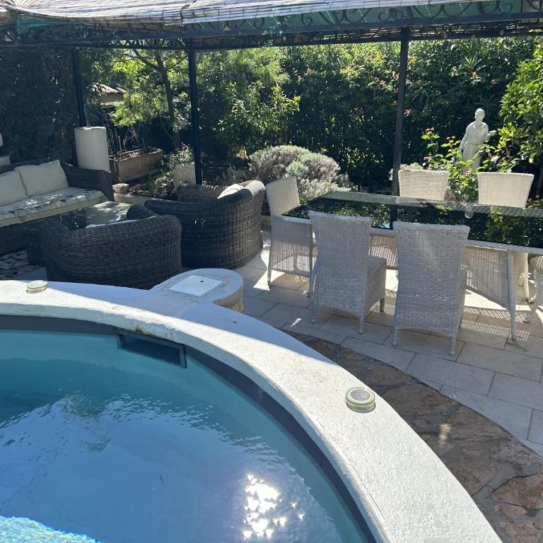 Grand Appt 6P climatisé dans villa avec piscine - 8 kms de Cannes - Appartement 2 Chambres - 63