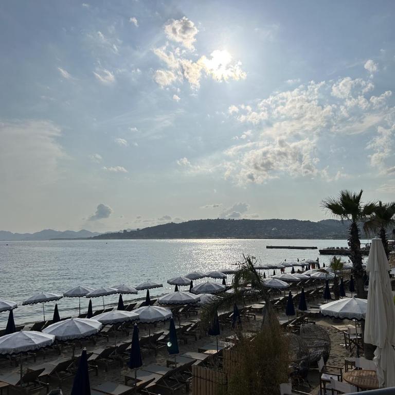 Grand Appt 6P climatisé dans villa avec piscine - 8 kms de Cannes - Appartement 2 Chambres - 70