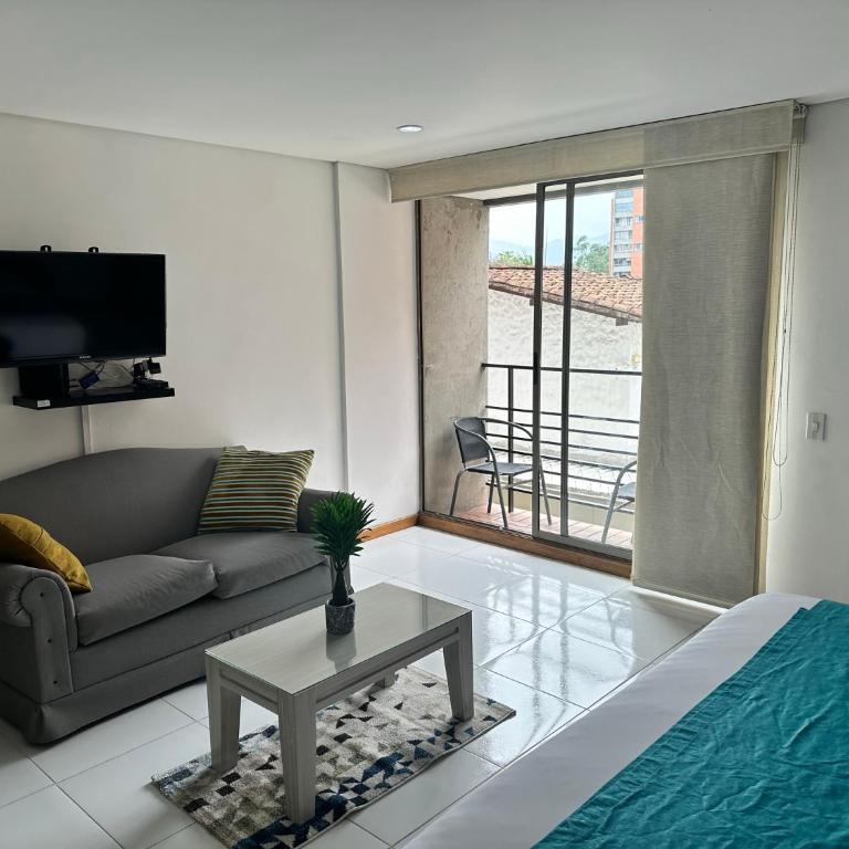 Amoblados Medellin Poblado Patio Bonito - Studio Apartment with Balcony - 12