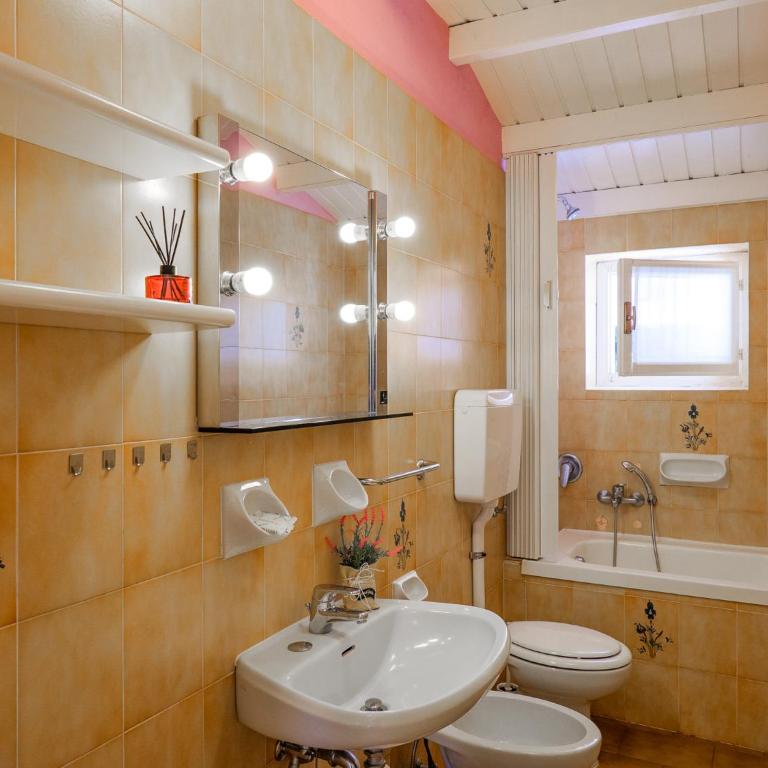 Sole 1 Terrassen Ferienwohnung mit Pool OG - Appartamento con Vista Lago - 11