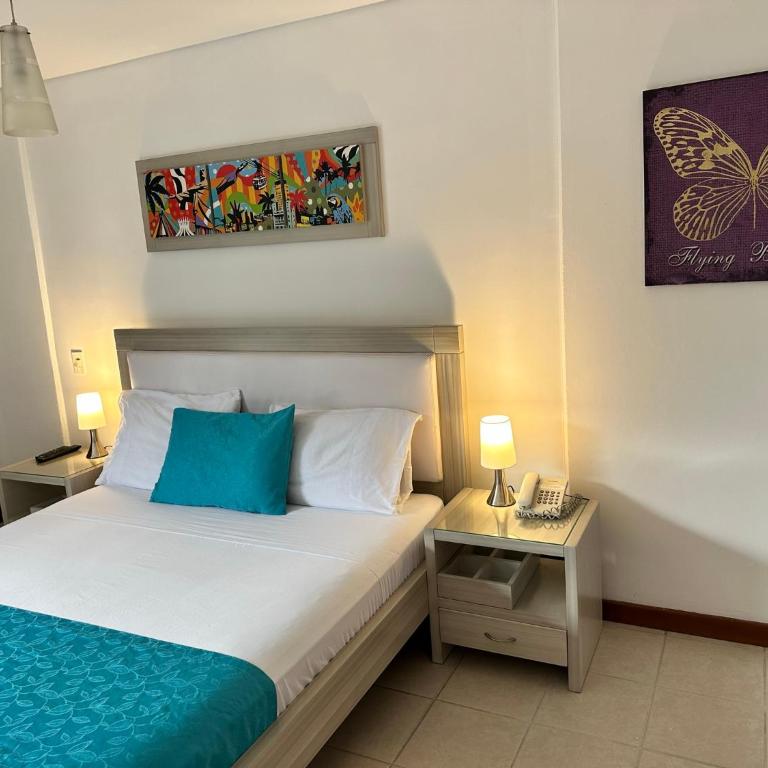 Amoblados Medellin Poblado Patio Bonito - Apartamento Estudio con balcón - 2