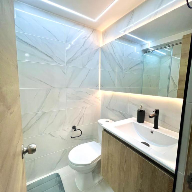 Apartamento de lujo con excelente vista y acceso a piscina, sur de Cali - Two-Bedroom Apartment - 17