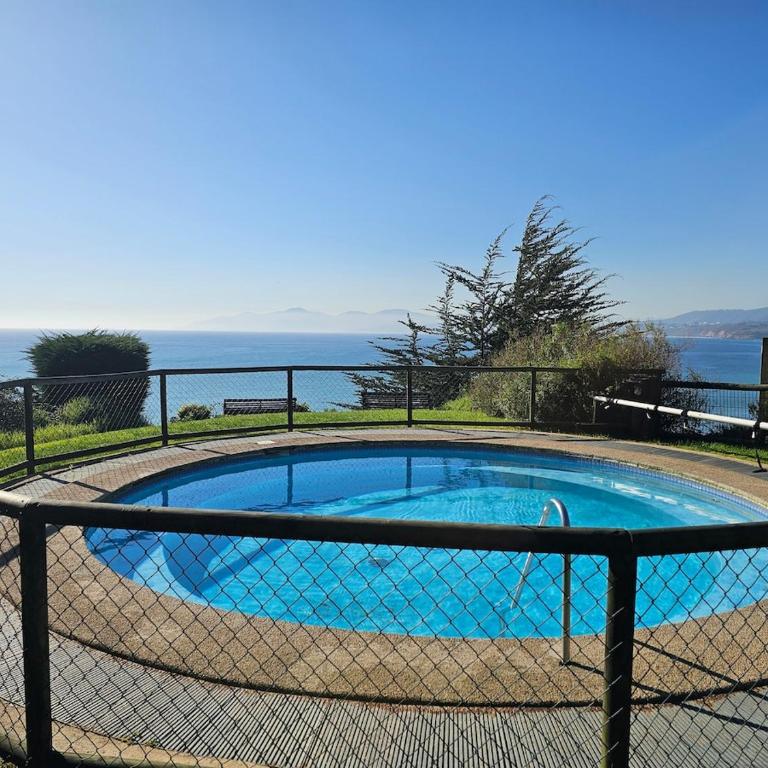 Departamento frente al mar, con piscinas y vista panorámica - Two-Bedroom Apartment - 15