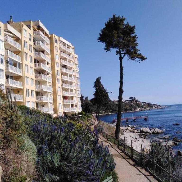 Departamento frente al mar, con piscinas y vista panorámica - Two-Bedroom Apartment - 24