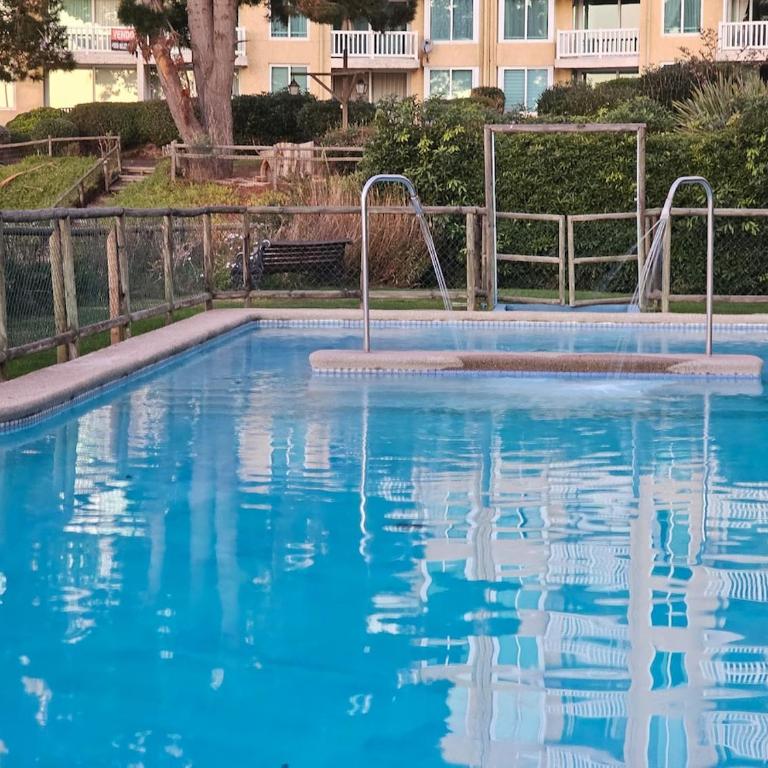 Departamento frente al mar, con piscinas y vista panorámica - Two-Bedroom Apartment - 41