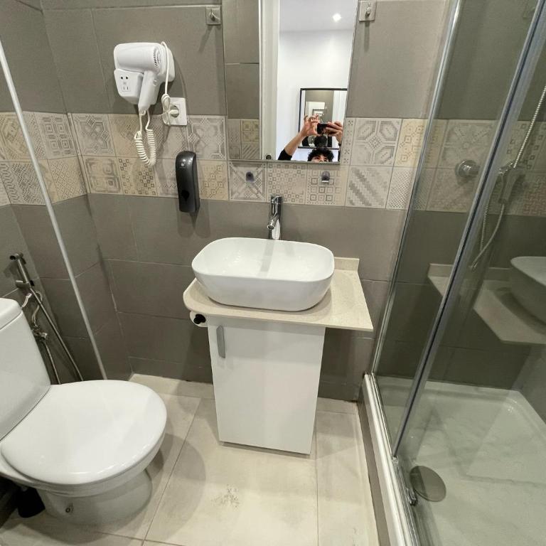 Suites nuevas con baño privado frente al metro st MWC Barcelona-FIRA - Estudio - 16