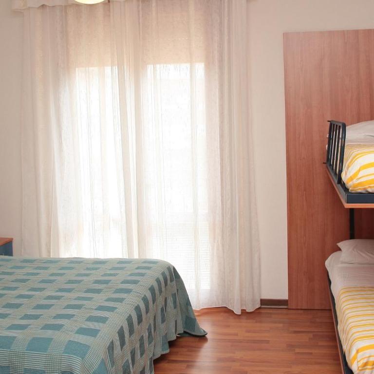 Hotel Midi - Camera Familiare - 5