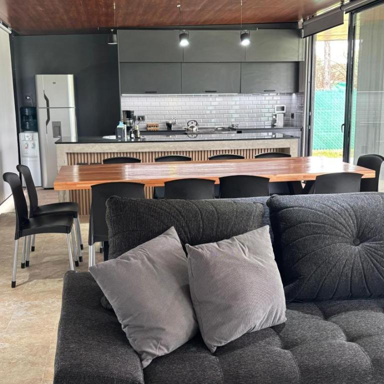 Quincho y pileta para reuniones tranquilas en Roldán - Casa con 1 dormitorio - 31