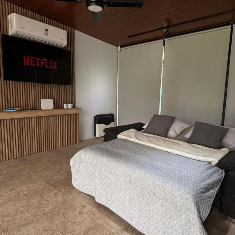 Quincho y pileta para reuniones tranquilas en Roldán - Casa con 1 dormitorio - 32