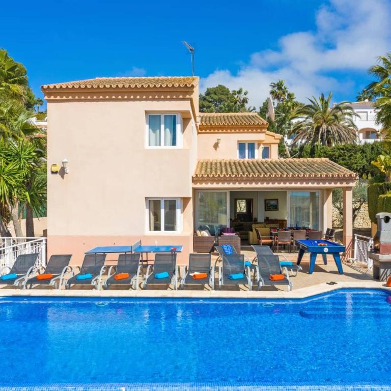 Villa Angela Flores by Villa Plus - Villa - 1