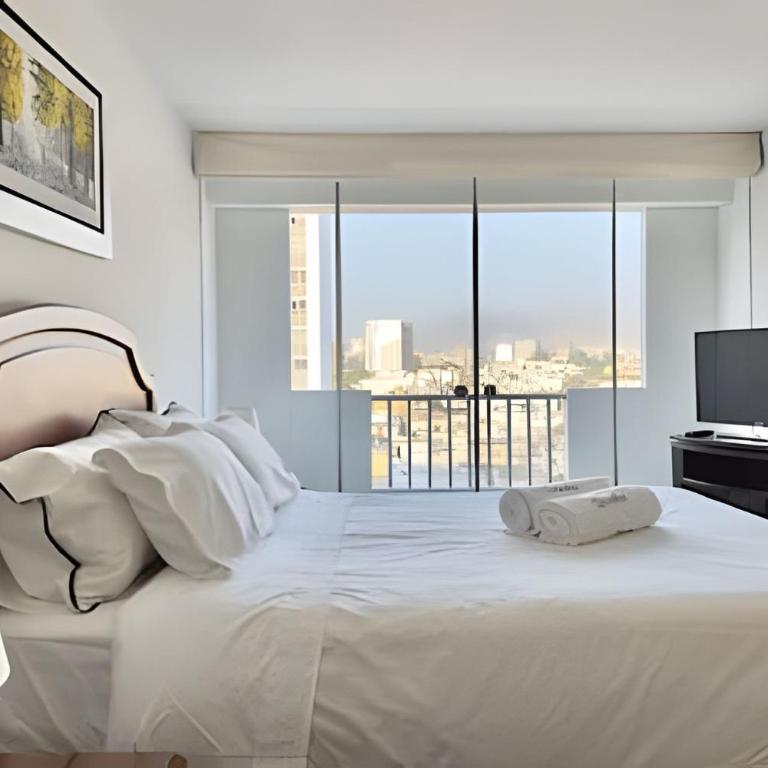 Miraflores Gigante 170 m²: 3BR, Cochera y WiFi Pro - Three-Bedroom Apartment - 1