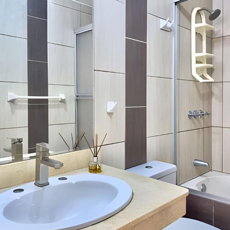 Miraflores Gigante 170 m²: 3BR, Cochera y WiFi Pro - Three-Bedroom Apartment - 4