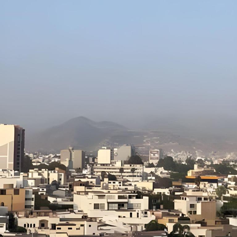 Miraflores Gigante 170 m²: 3BR, Cochera y WiFi Pro - Three-Bedroom Apartment - 8
