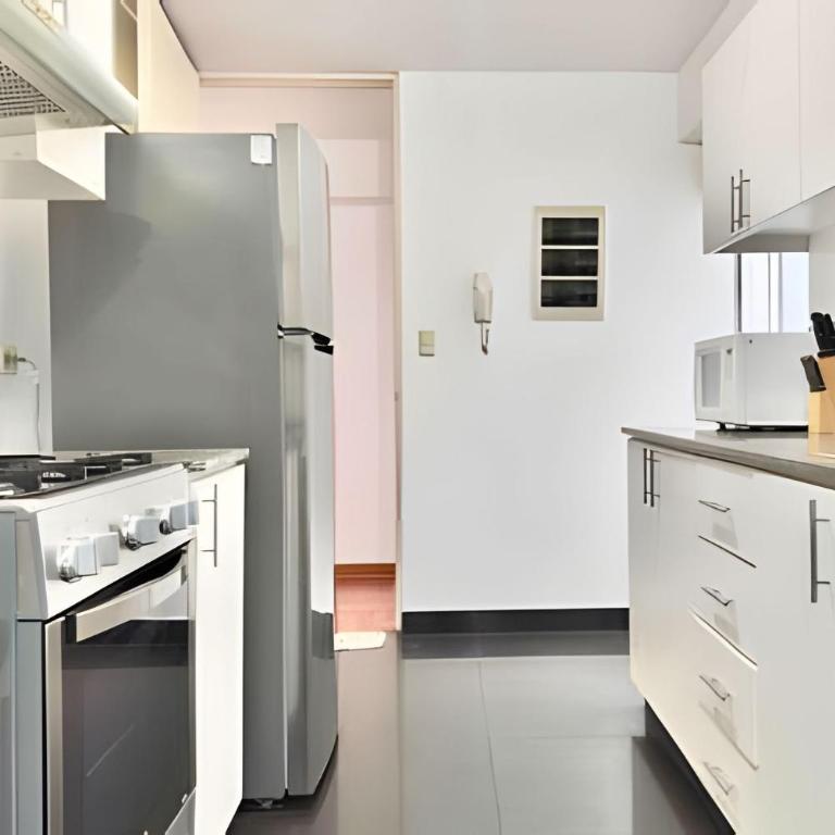 Miraflores Gigante 170 m²: 3BR, Cochera y WiFi Pro - Three-Bedroom Apartment - 11