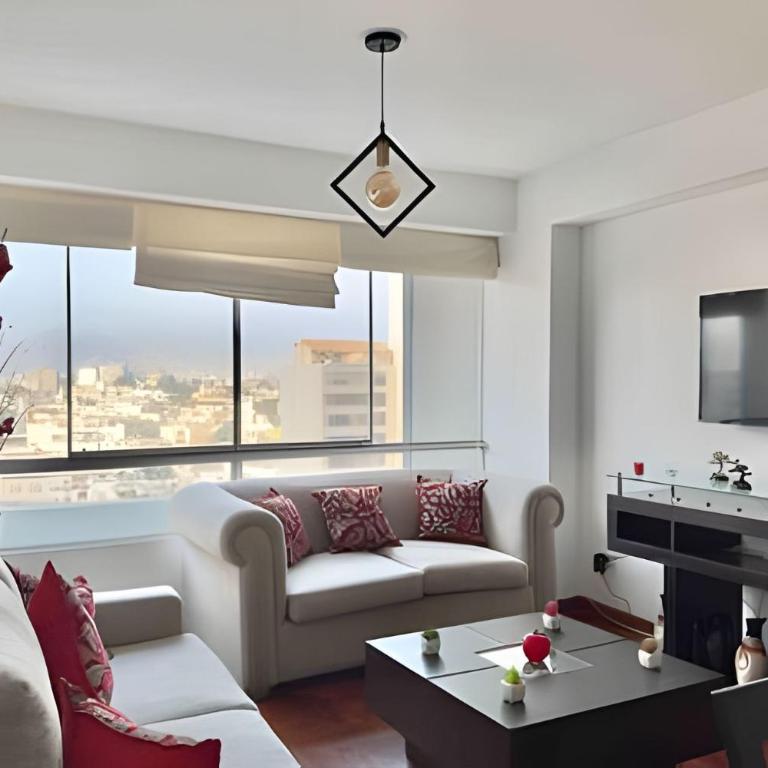 Miraflores Gigante 170 m²: 3BR, Cochera y WiFi Pro - Three-Bedroom Apartment - 2