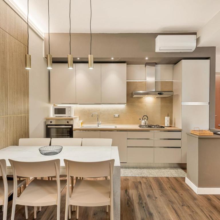 Cinque Terre The Abbey Apt - Two bathrooms - Three-Bedroom Apartment - 10