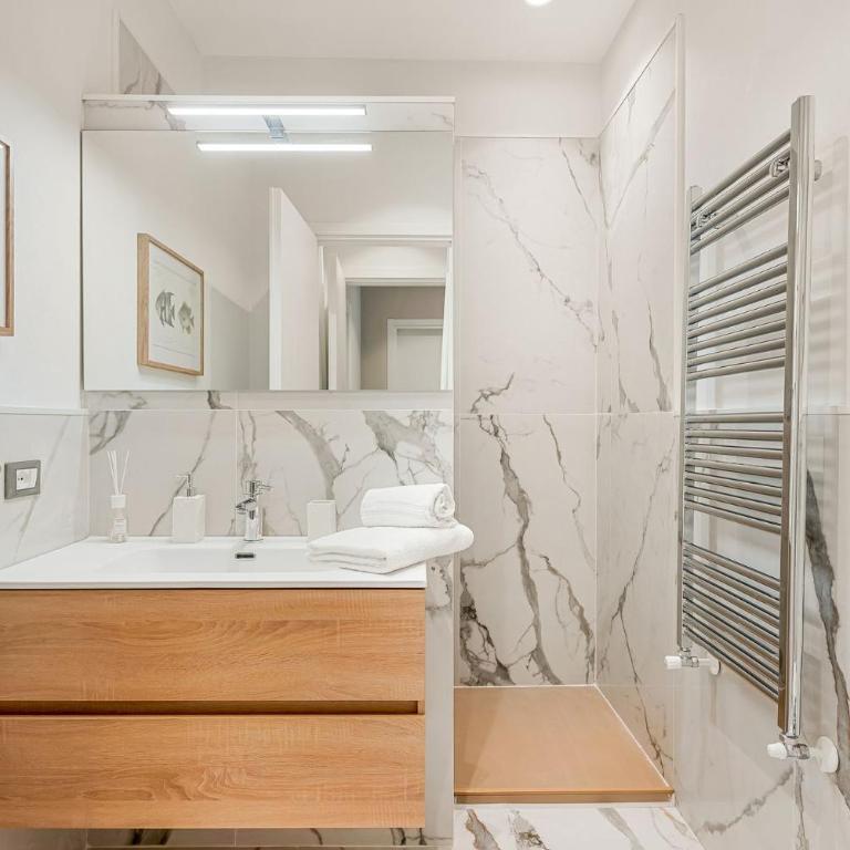 Cinque Terre The Abbey Apt - Two bathrooms - Three-Bedroom Apartment - 14