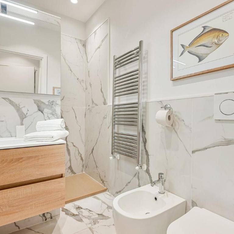 Cinque Terre The Abbey Apt - Two bathrooms - Three-Bedroom Apartment - 13