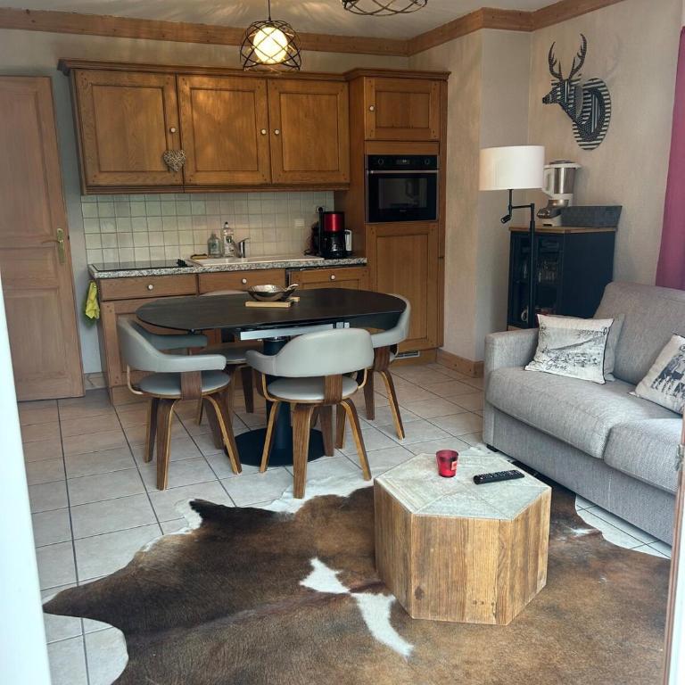 Appartement tout confort situé à 100 m de la télécabine - Two-Bedroom Apartment with Balcony - 1
