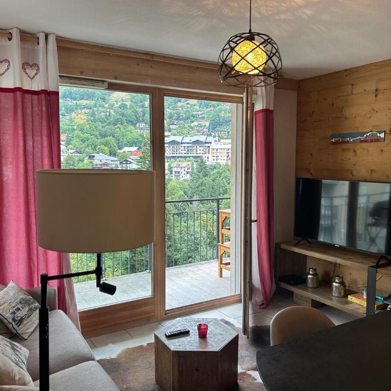 Appartement tout confort situé à 100 m de la télécabine - Two-Bedroom Apartment with Balcony - 5
