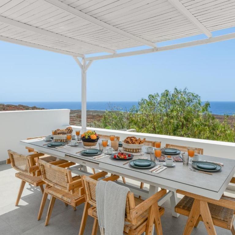 Villa Serena Find Luxury & Serenity in Tenerife - Three-Bedroom Villa - 1