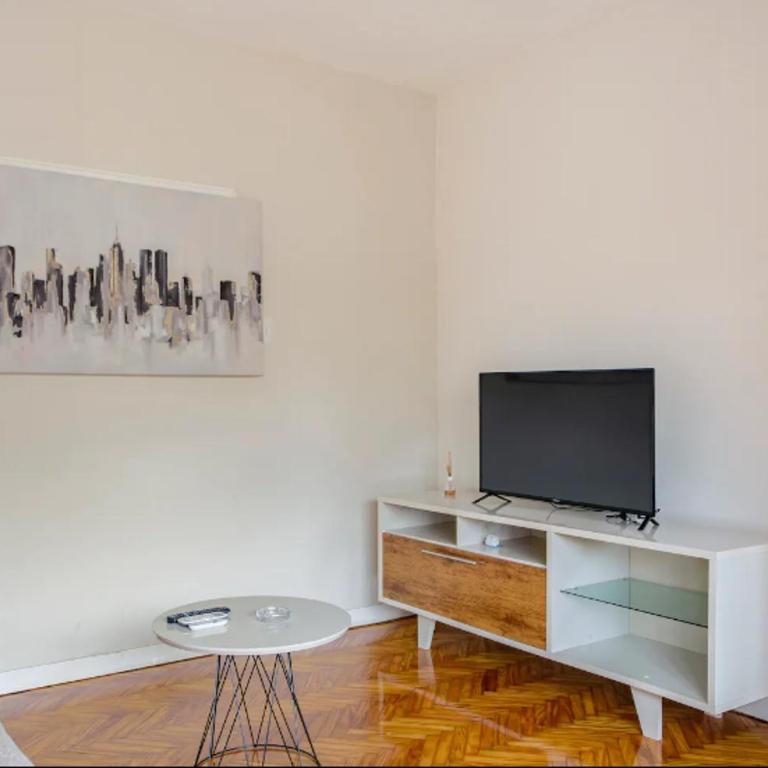 Apartment on 26 de Marzo and Lorenzo Perez - One-Bedroom Apartment - 3