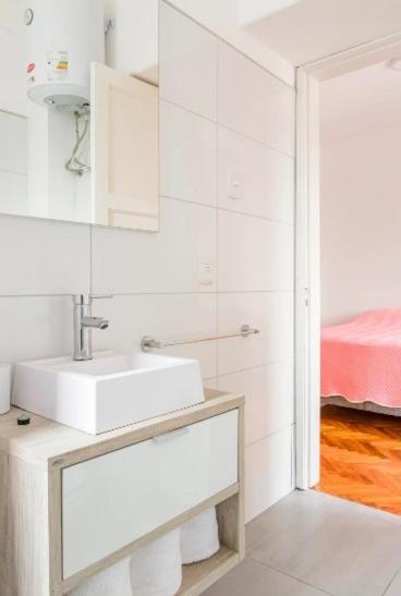 Apartment on 26 de Marzo and Lorenzo Perez - One-Bedroom Apartment - 8