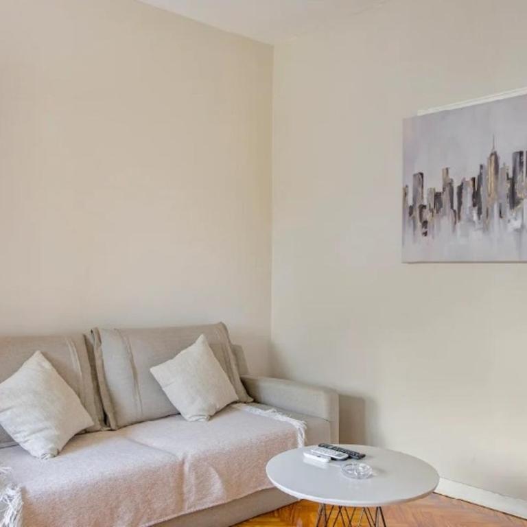 Apartment on 26 de Marzo and Lorenzo Perez - One-Bedroom Apartment - 4