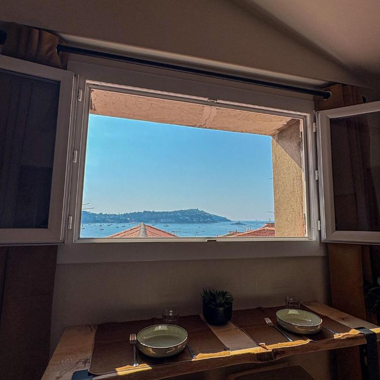 Charmant 2 pièces rénové avec vue mer - Appartement 1 Chambre - 10
