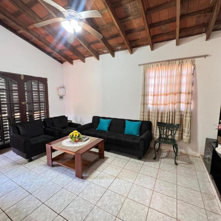 Spacious 3 bedroom house with swimming pool - Casa de 3 dormitorios - 3