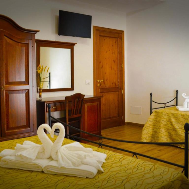 B&B Castiglione - Camera Tripla con Vista - 5