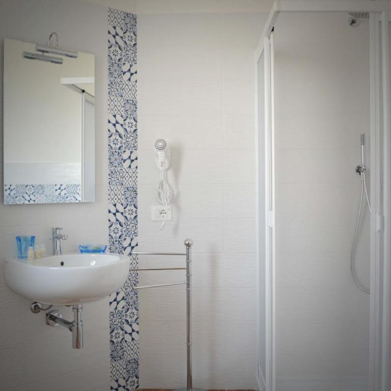 B&B Castiglione - Camera Tripla Classic - 8