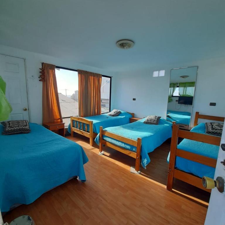 Hostal Pampaloja - Habitación Cuádruple con baño privado externo - 1