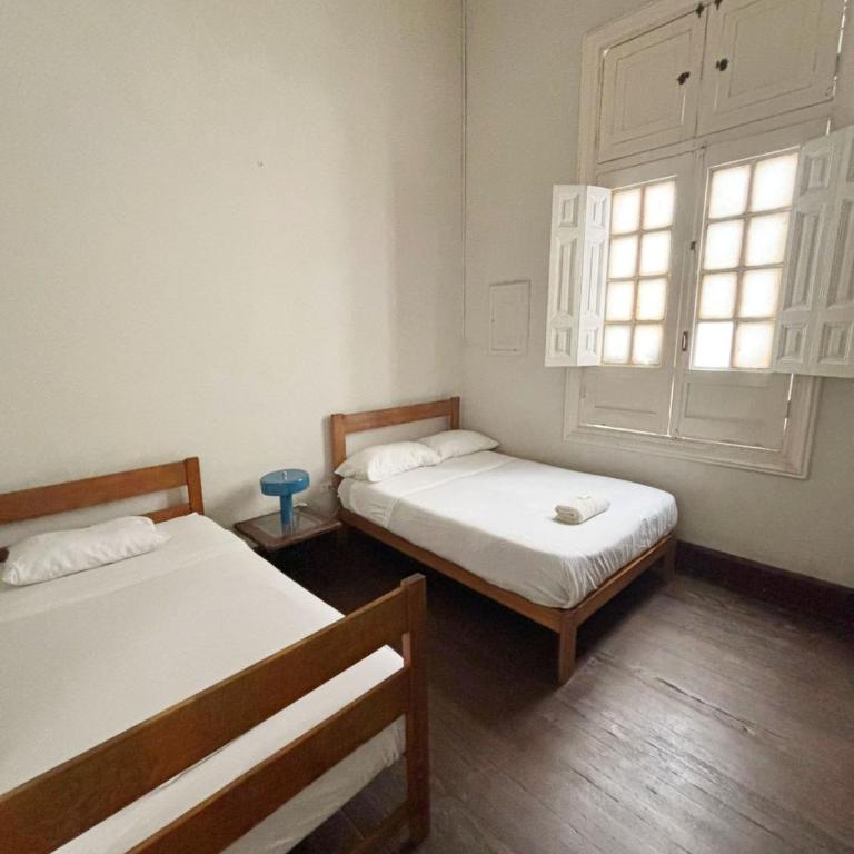 1900 Backpacker's Hostel - Twin Room - 4