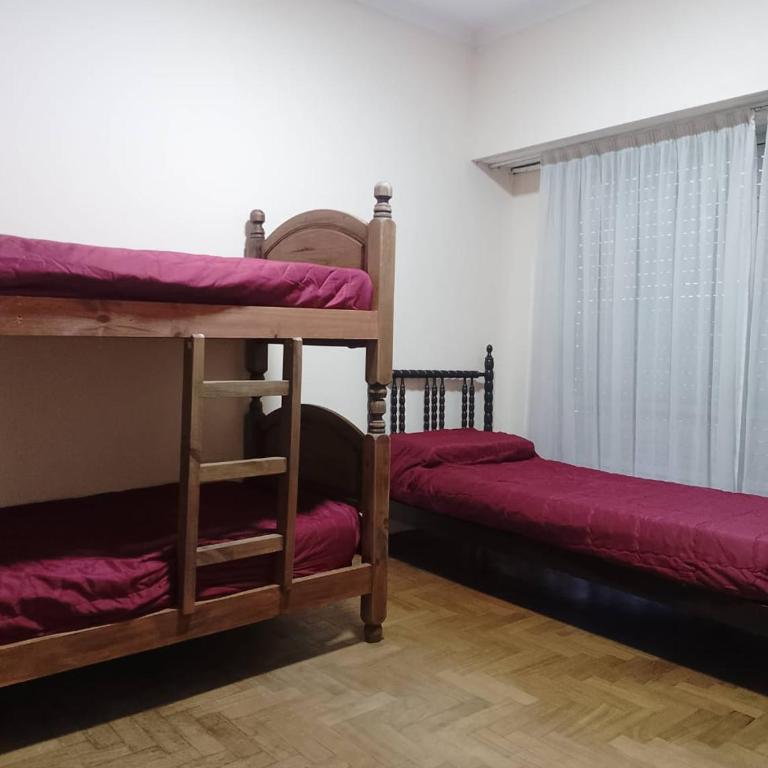 Hostel La Casona Carhué Epecuén - Cama en habitación compartida con 4 camas - 1