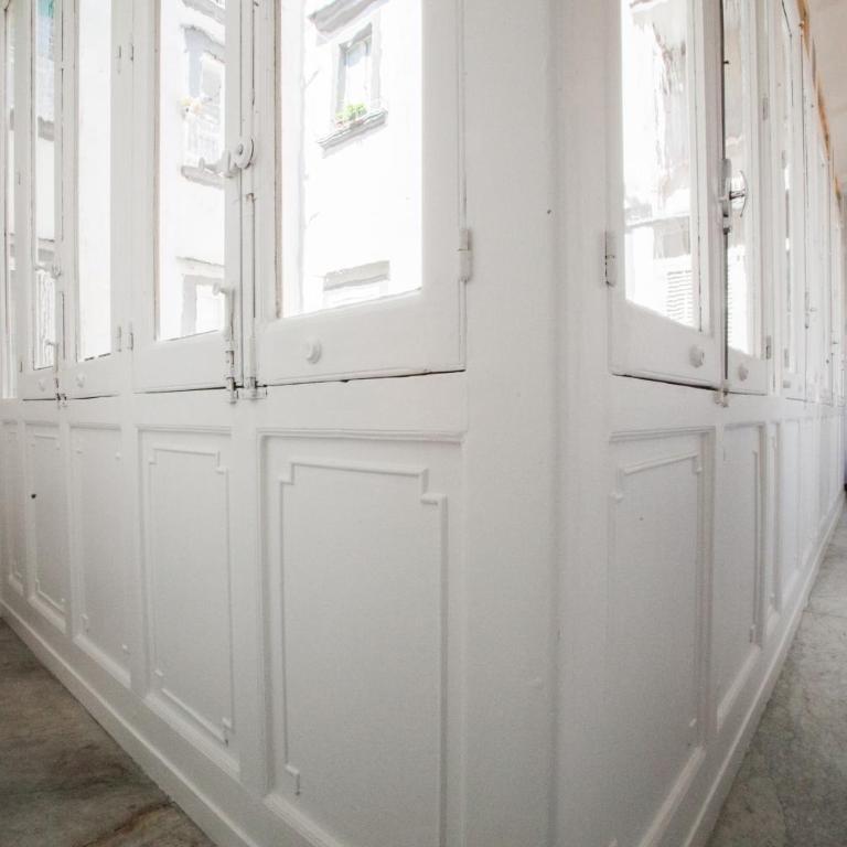 Largo Donnaregina Home - Appartamento con 2 Camere da Letto - 31