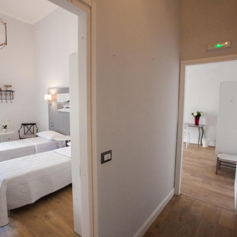 Largo Donnaregina Home - Appartamento con 2 Camere da Letto - 8