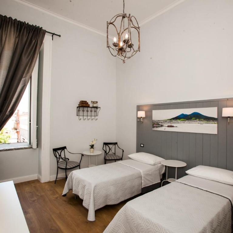 Largo Donnaregina Home - Appartamento con 2 Camere da Letto - 9
